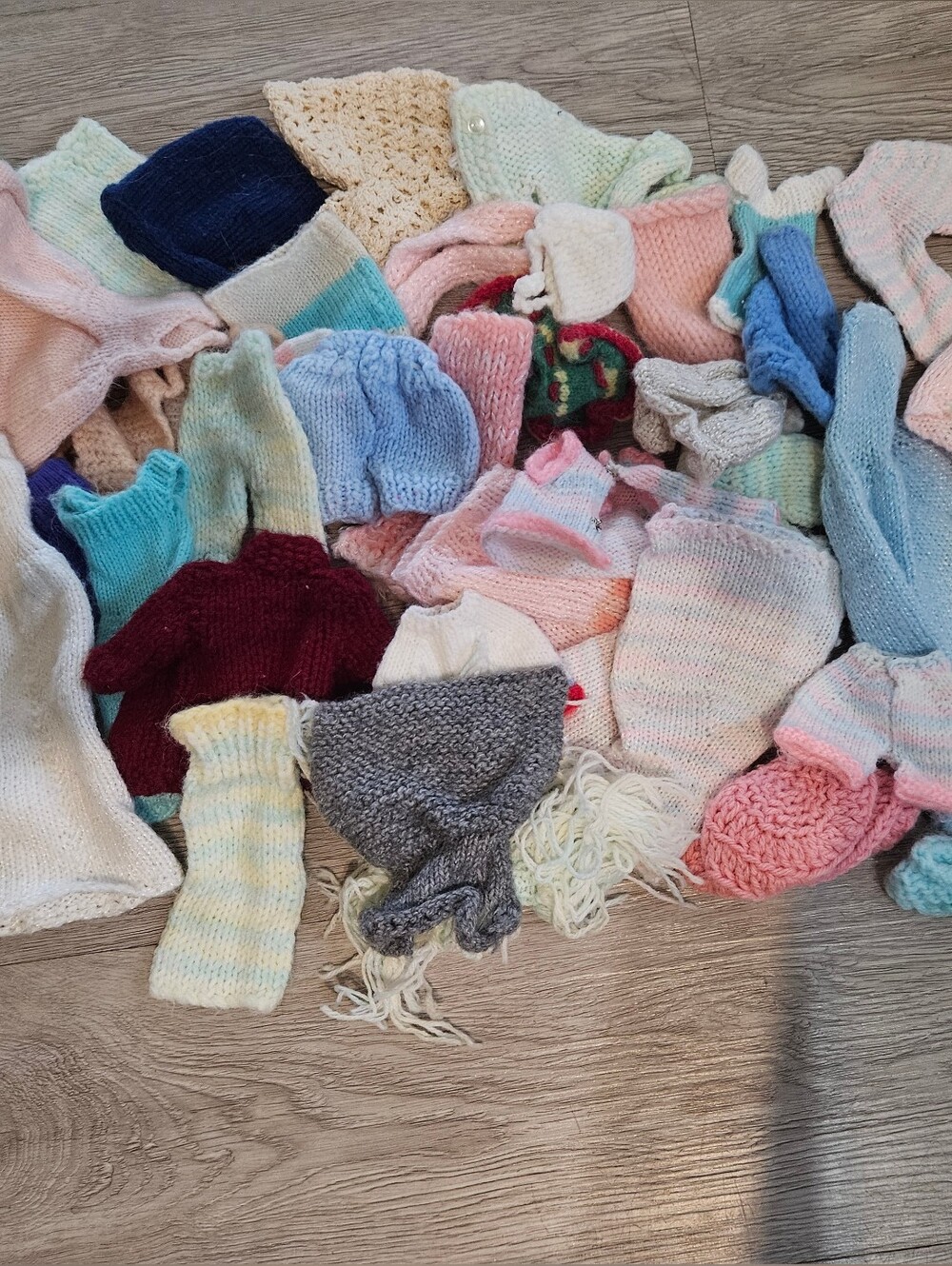 🧡3/$15 20+ Piece Barbie Mom-Made Knitted Lot